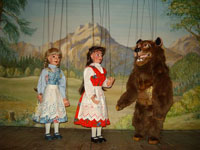 Szenenbild aus 'Schneeweißchen & Rosenrot'